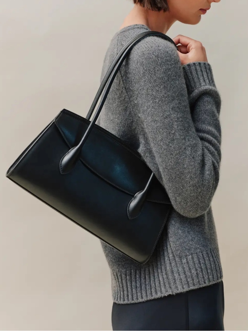 Quince Amelie Black Leather Shoulder Bag - Picture 3 of 17